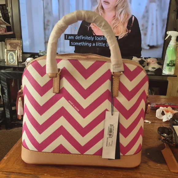 Dooney & Bourke Pink  Cream Chevron Satchel  Matching Wallet Brand New Tags - Picture 3 of 4